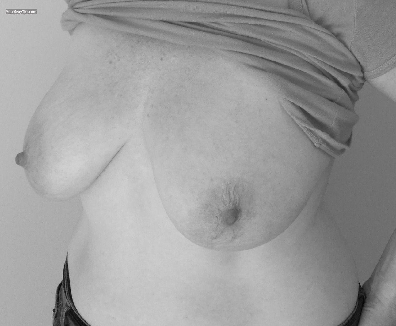 Tit Flash: Wife's Big Tits - SexyWifey from United Kingdom